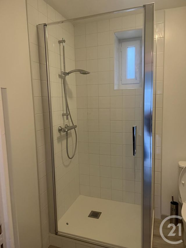 Maison &agrave; louer - 3 pi&egrave;ces - 64,72 m2 - Cravant - 45 - CENTRE