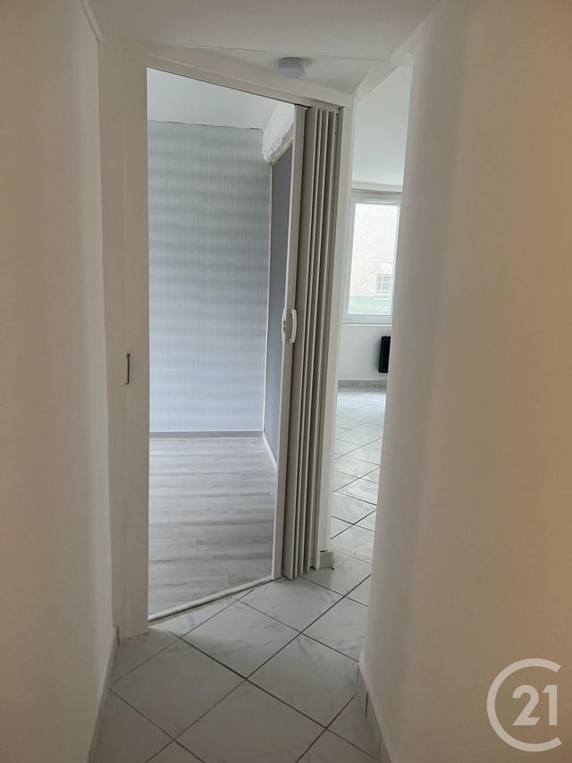 Maison &agrave; louer - 3 pi&egrave;ces - 64,72 m2 - Cravant - 45 - CENTRE